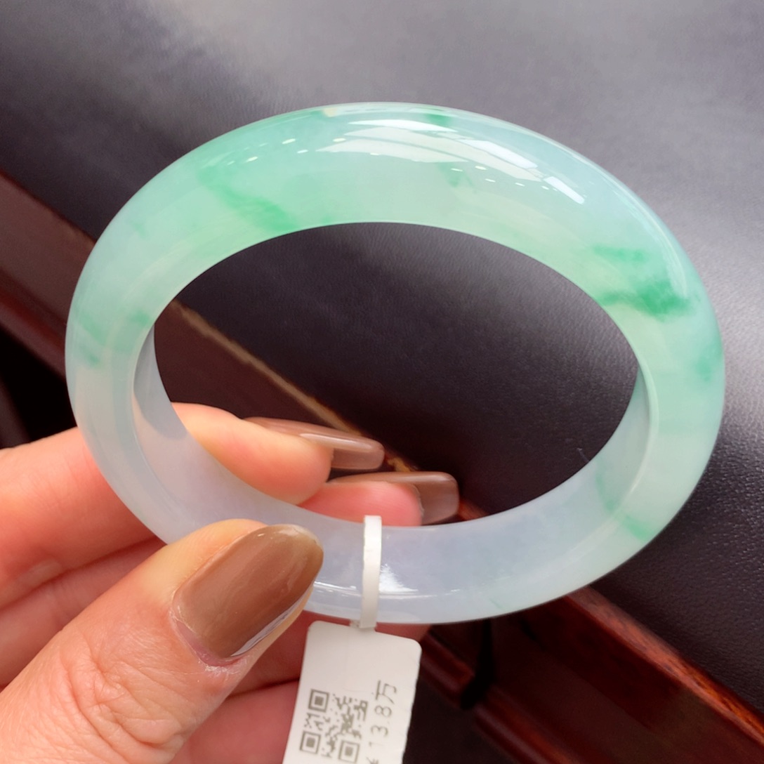 翡翠手镯未镶嵌执**医缅甸翡翠手镯