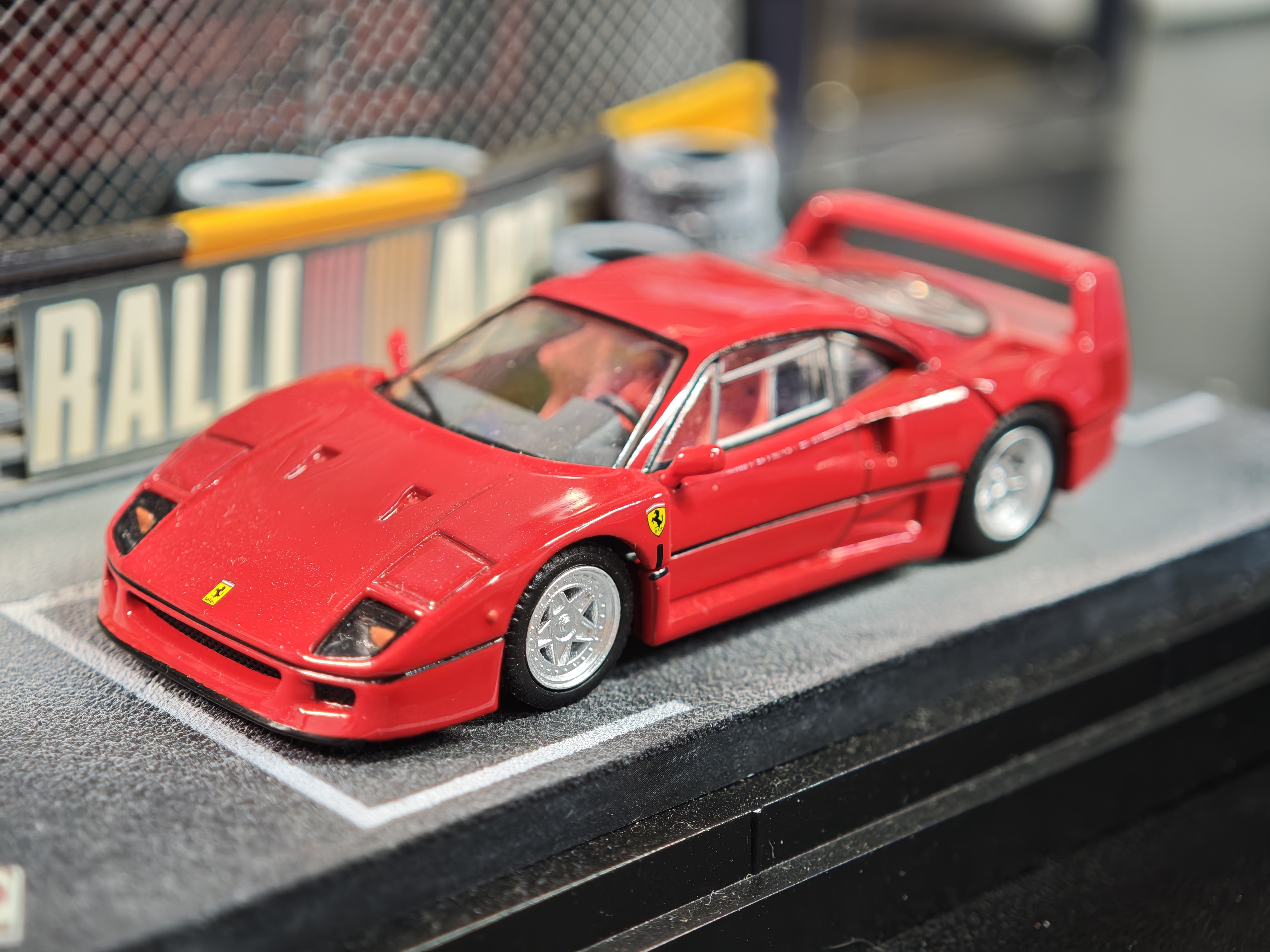 【TLV F40】球球模玩1比64合金树脂汽车模型玩具