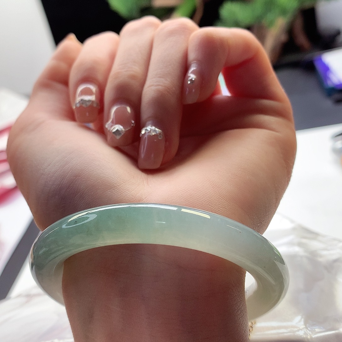 翡翠手镯未镶嵌天然翡翠53-54晴绿渐变色美人条