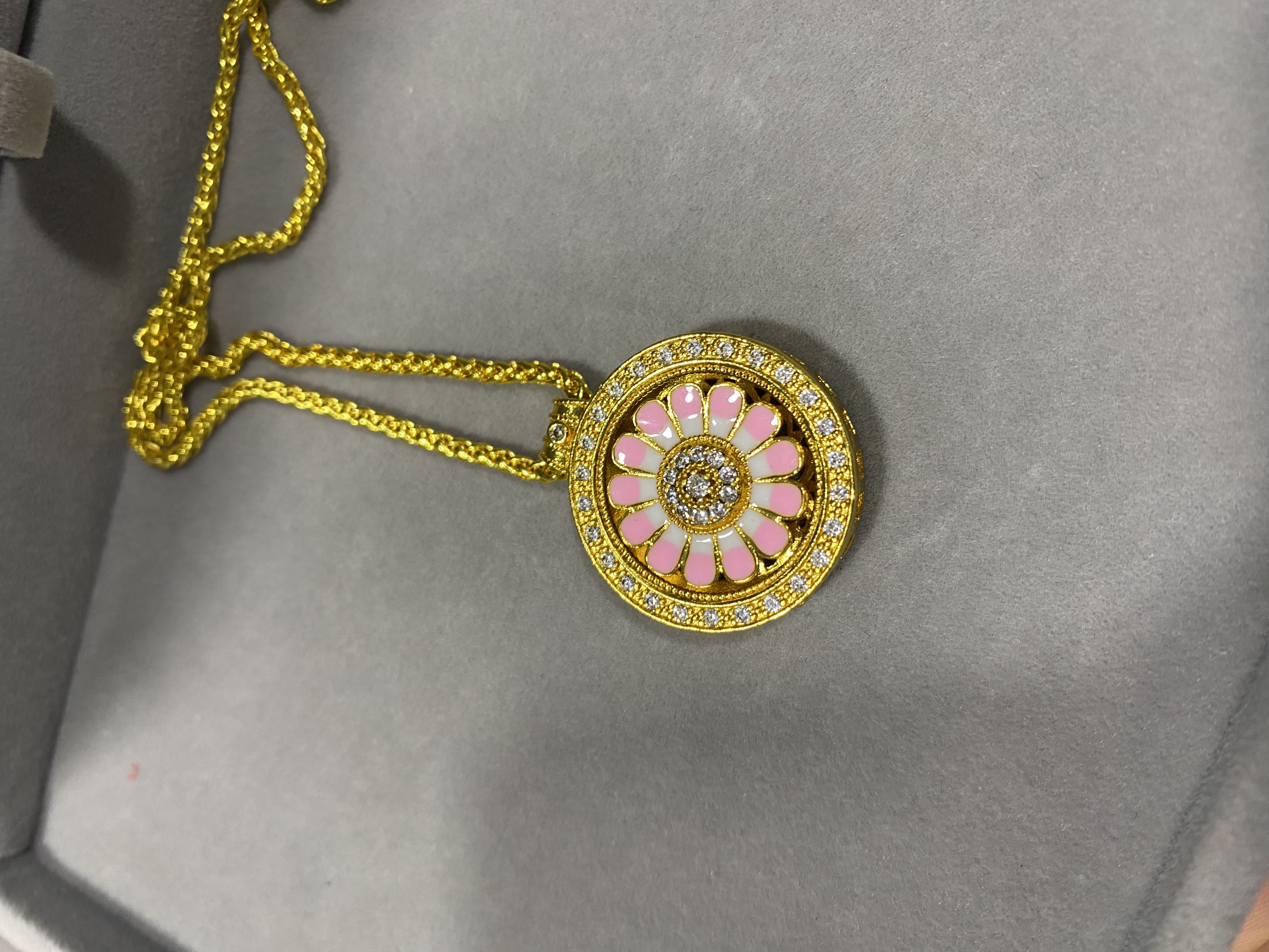 A745 金色精工 太阳花吊坠项链