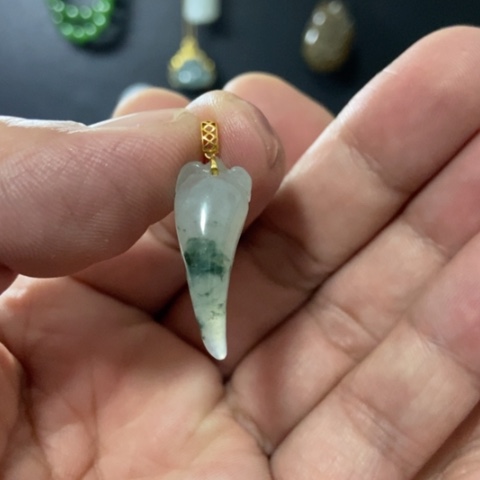 翡翠颈饰18K金镶嵌好看