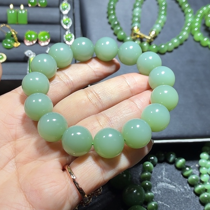 马***6和田玉（碧玉）未镶嵌手串粉绿大珠串过灯细腻15*15