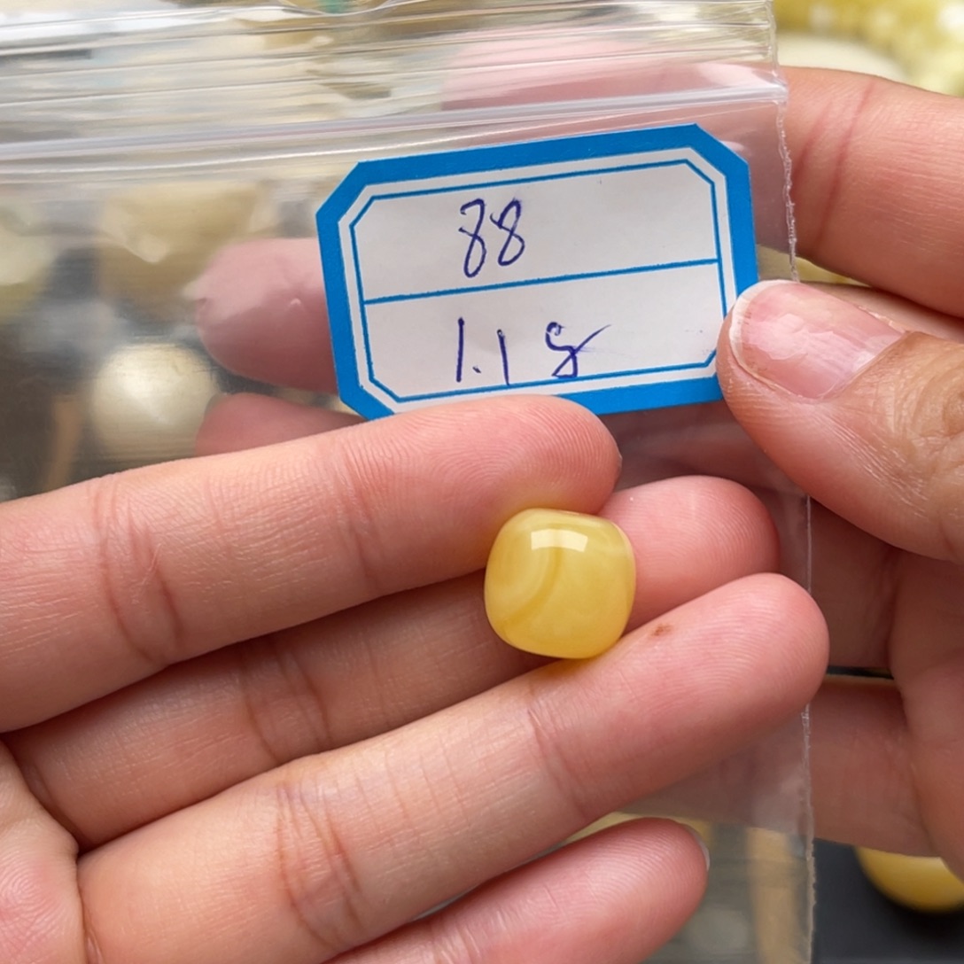 琥珀未镶嵌裸石蜜蜡老型12+笑