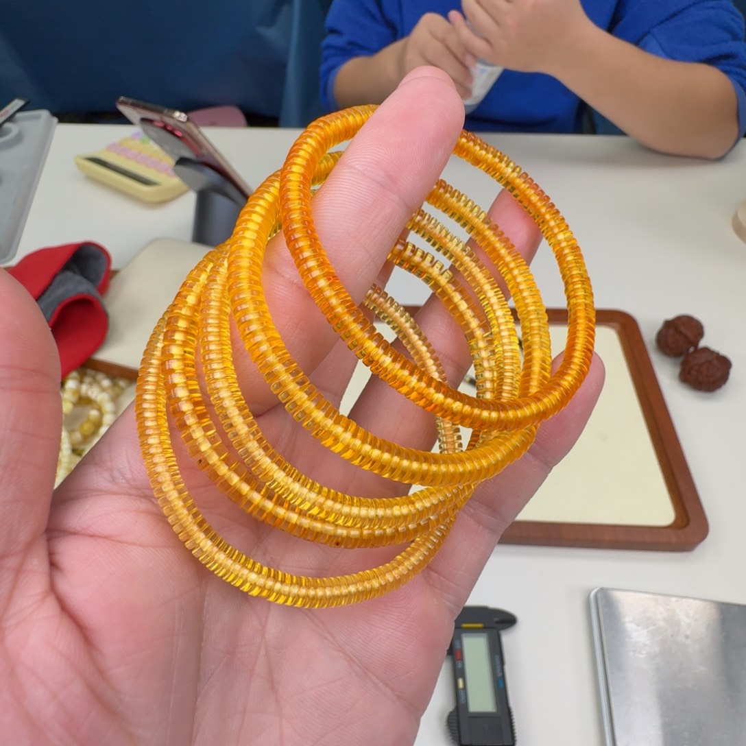 琥珀未镶嵌手链多样性发其一