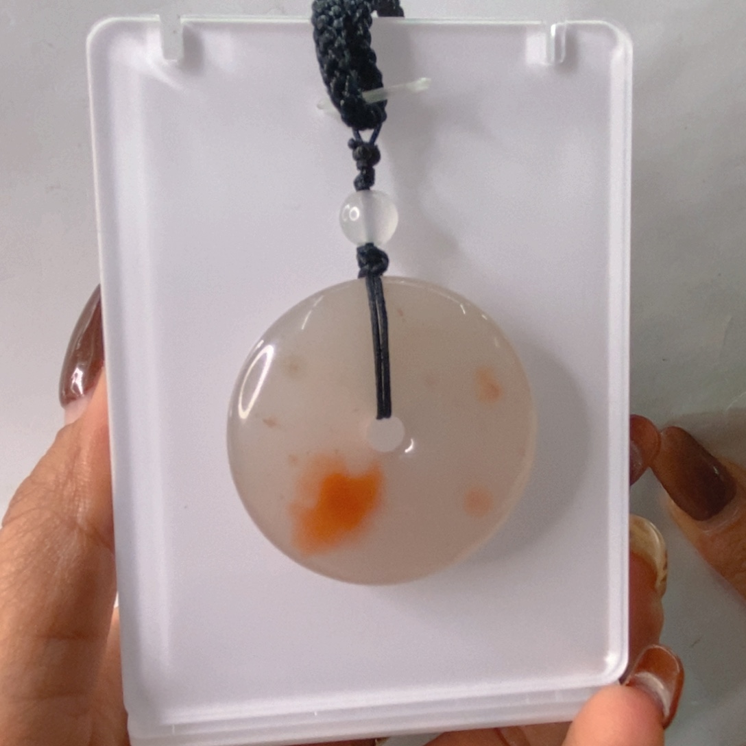 王****颈饰未镶嵌石英质玉