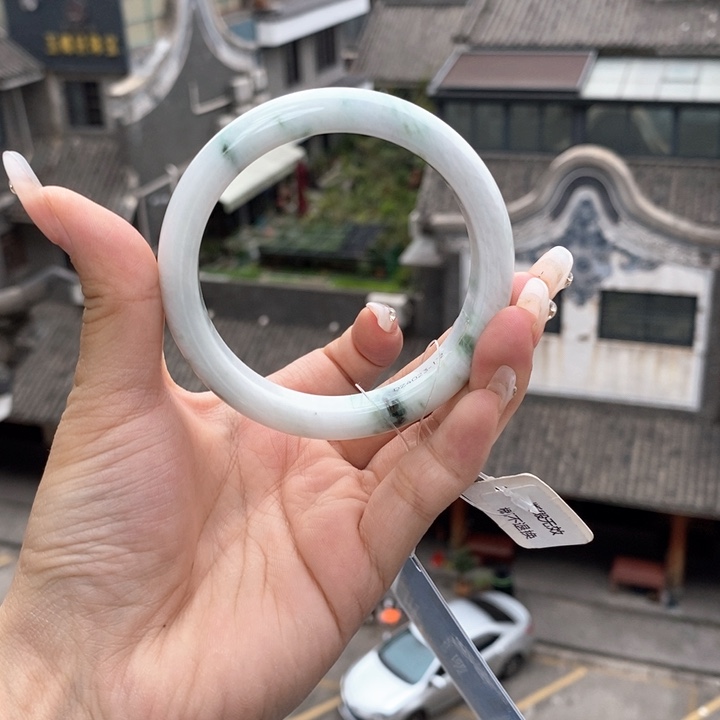 翡翠手镯未镶嵌60圈口