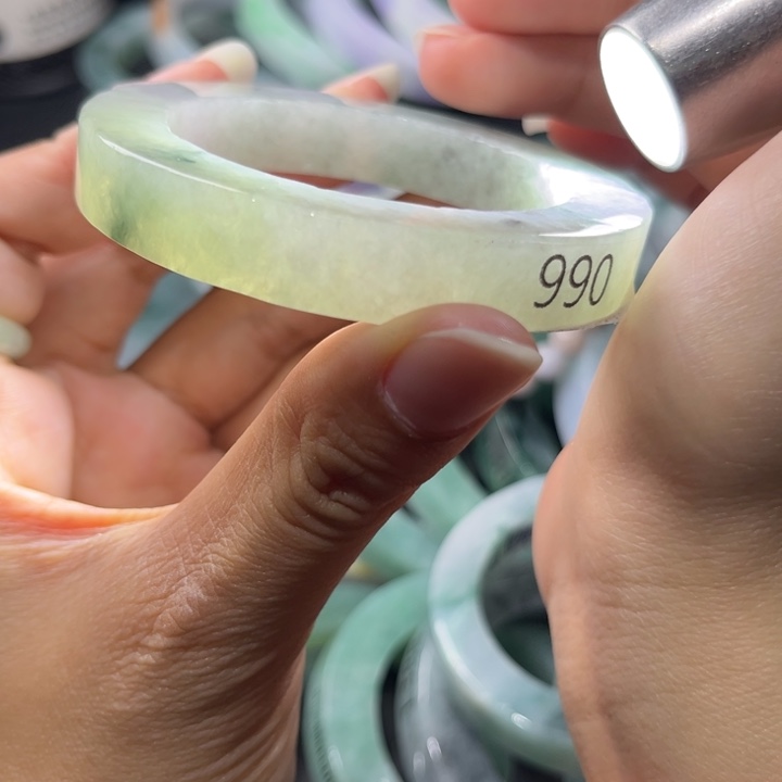 定制翡翠未镶嵌翡翠手镯