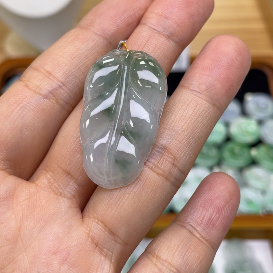 颈饰未镶嵌翡翠叶子
