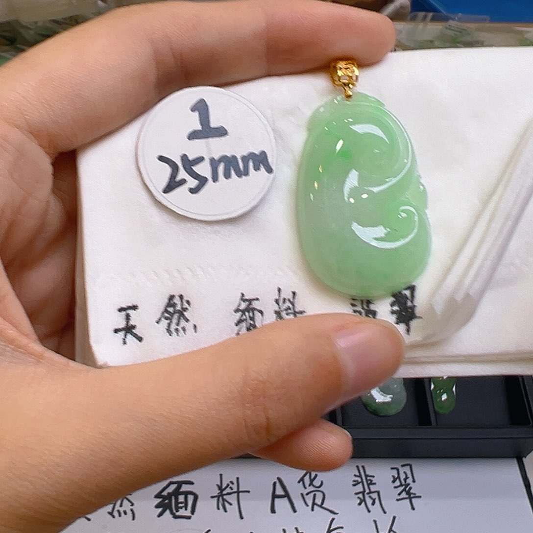 翡翠颈饰18K金镶嵌翡翠