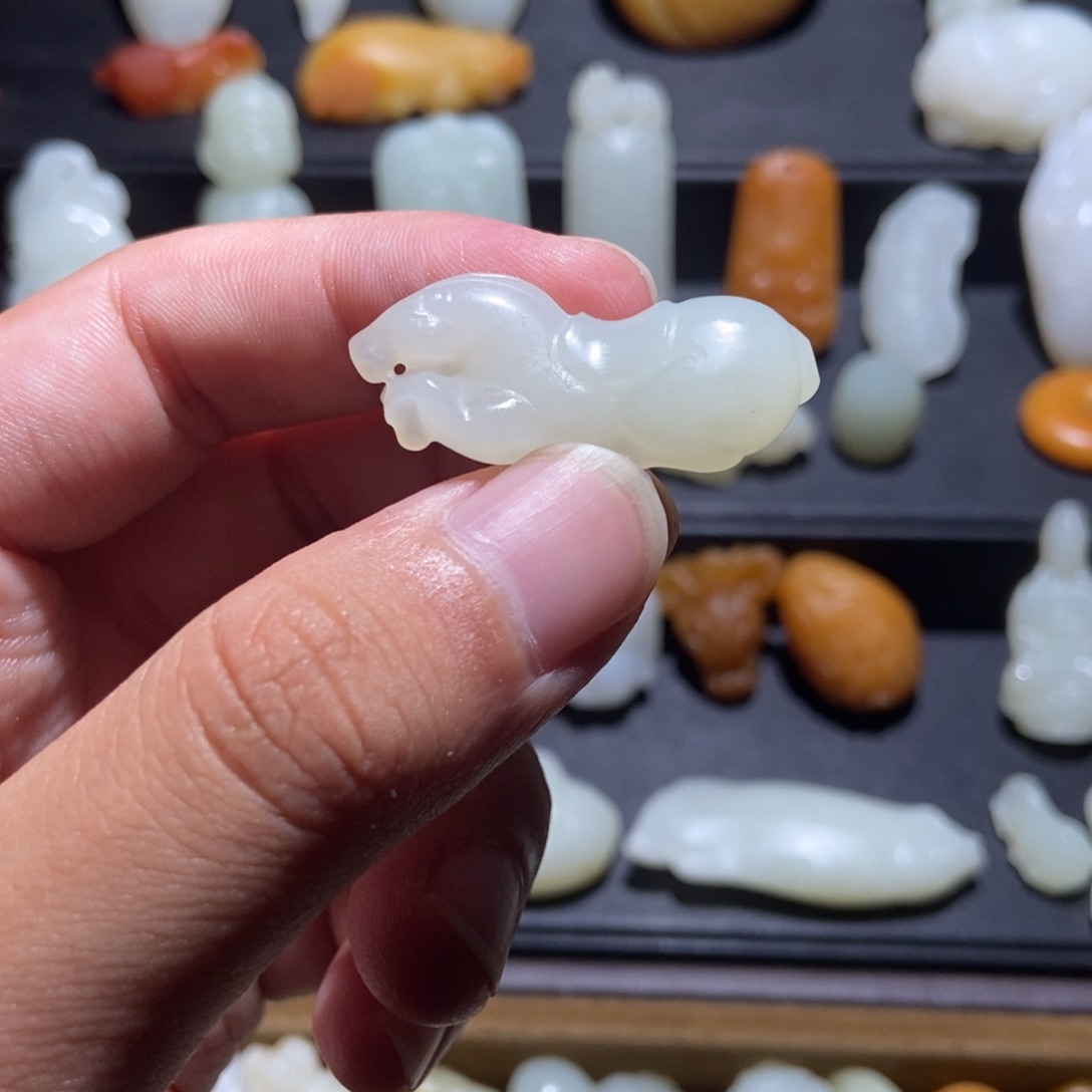 不***求颈饰未镶嵌和田玉