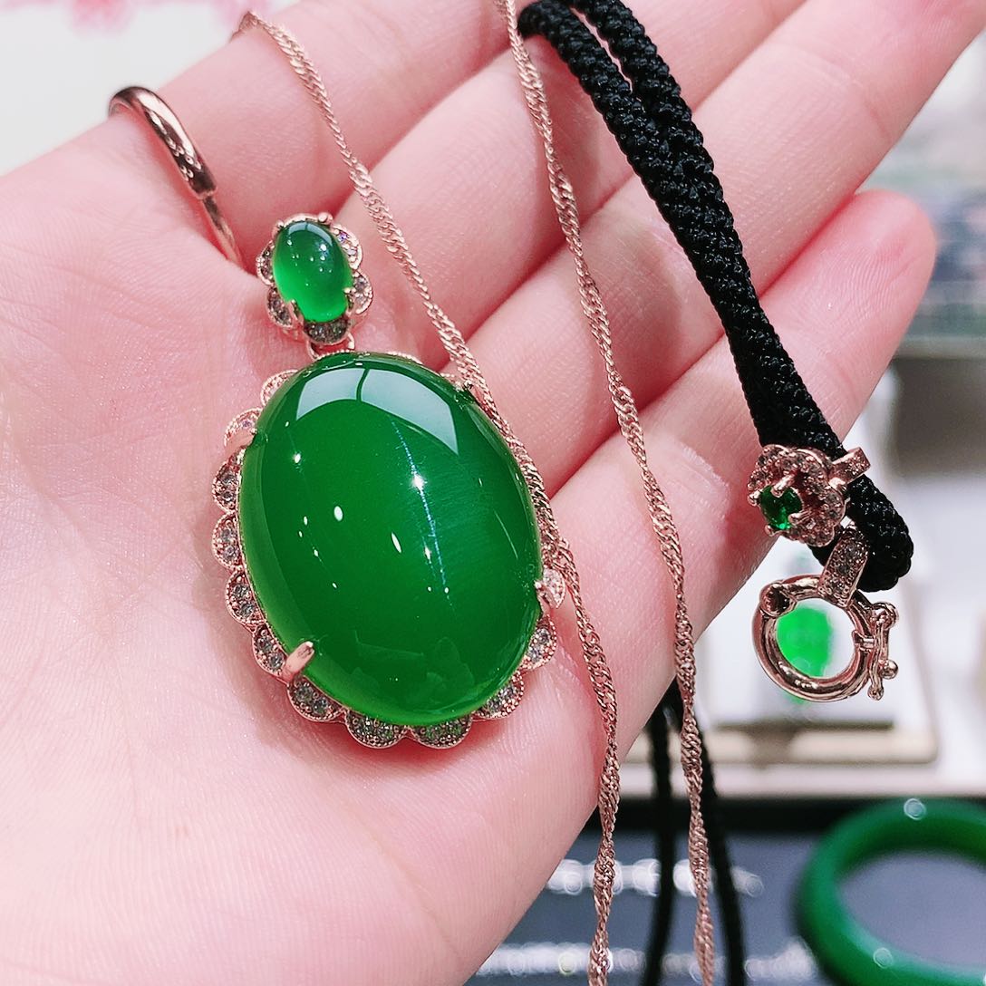 玛瑙/玉髓纯天然珠宝玉石鸽子蛋吊坠项链未镶嵌慧**材