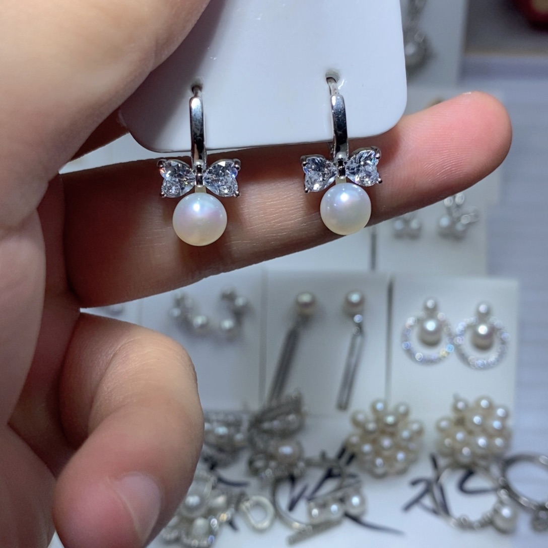 淡水珍珠银S925镶嵌耳饰