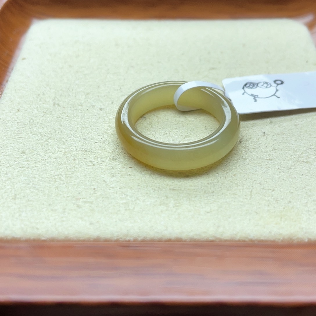 和田玉戒指未镶嵌小*深一口糖14号