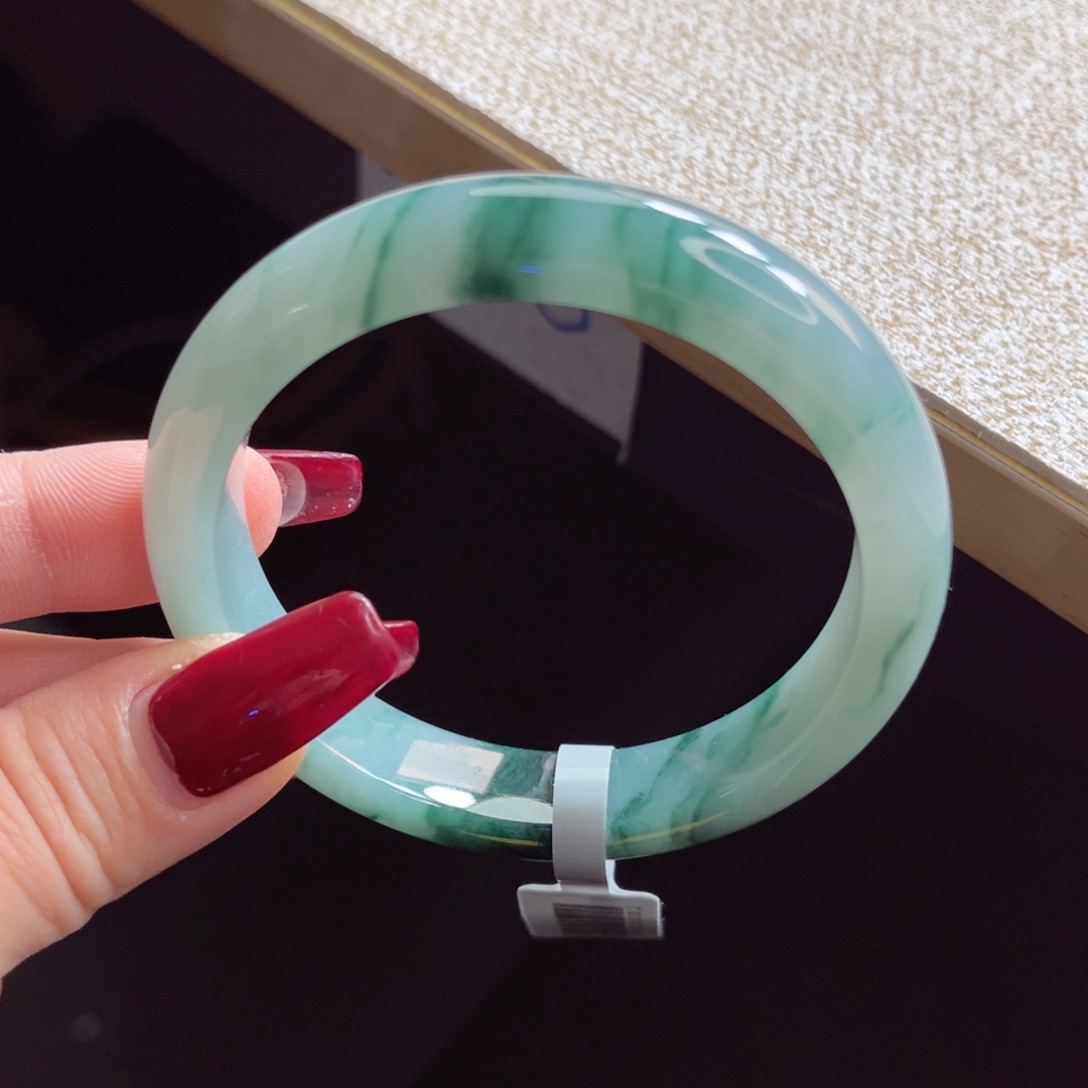 翡翠手镯未镶嵌手镯