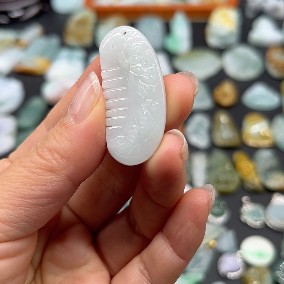 【闪购商品】翡翠颈饰未镶嵌梳子