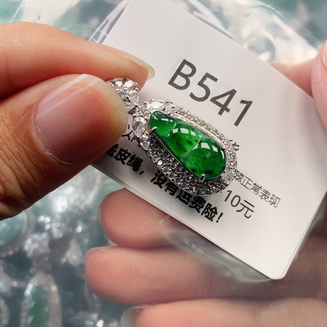 【闪购商品】翡翠吊坠(不含链)未镶嵌