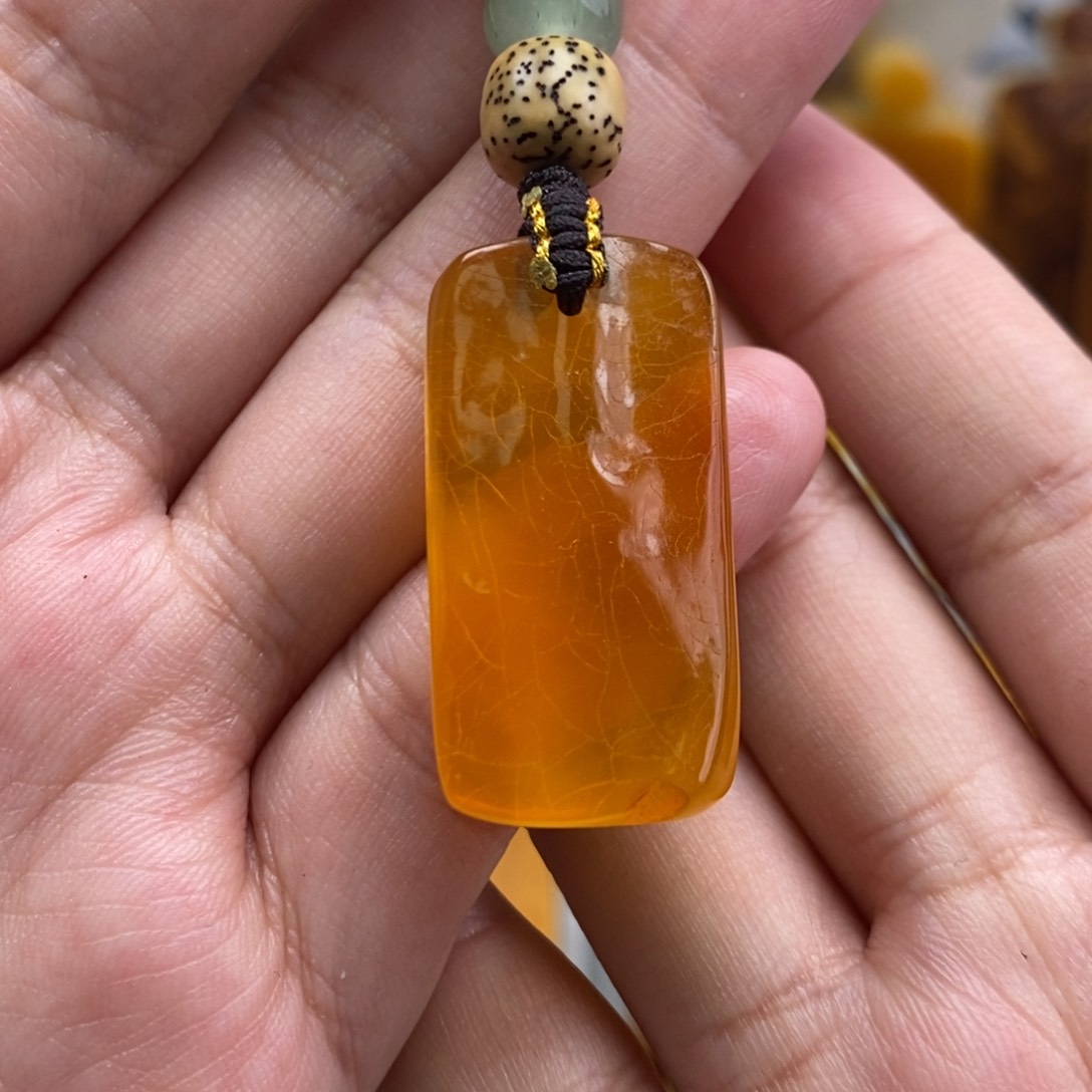 琥珀吊坠(赠链)未镶嵌