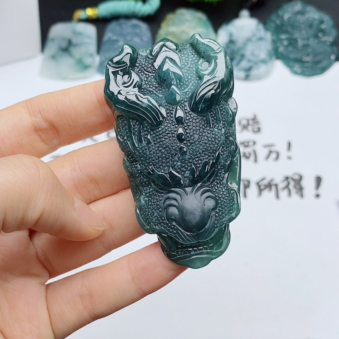 颈饰未镶嵌翡翠 