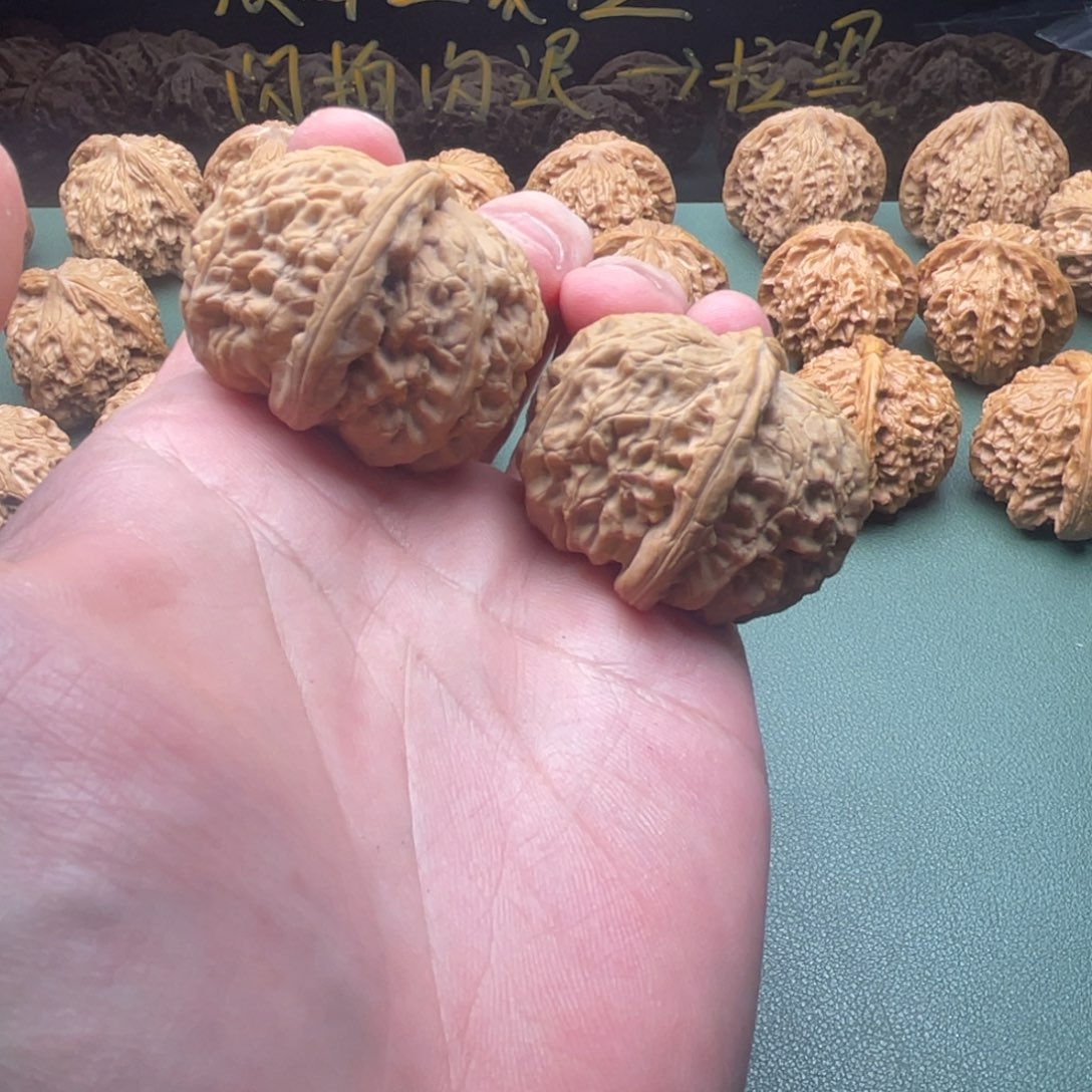 核桃把件40全品大肚白狮子