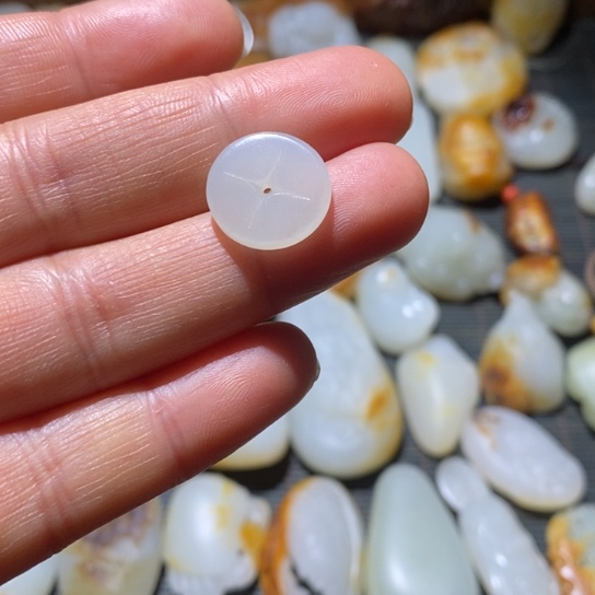 和田玉颈饰未镶嵌