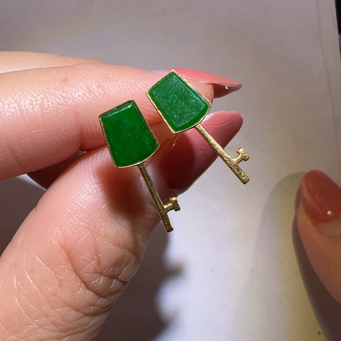 翡翠颈饰18K金镶嵌耳钉