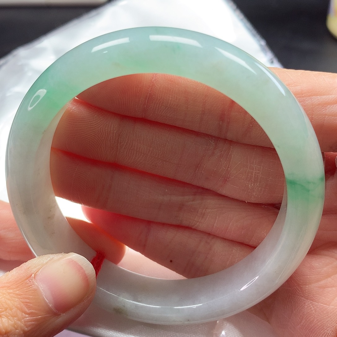 翡翠手镯未镶嵌56圈