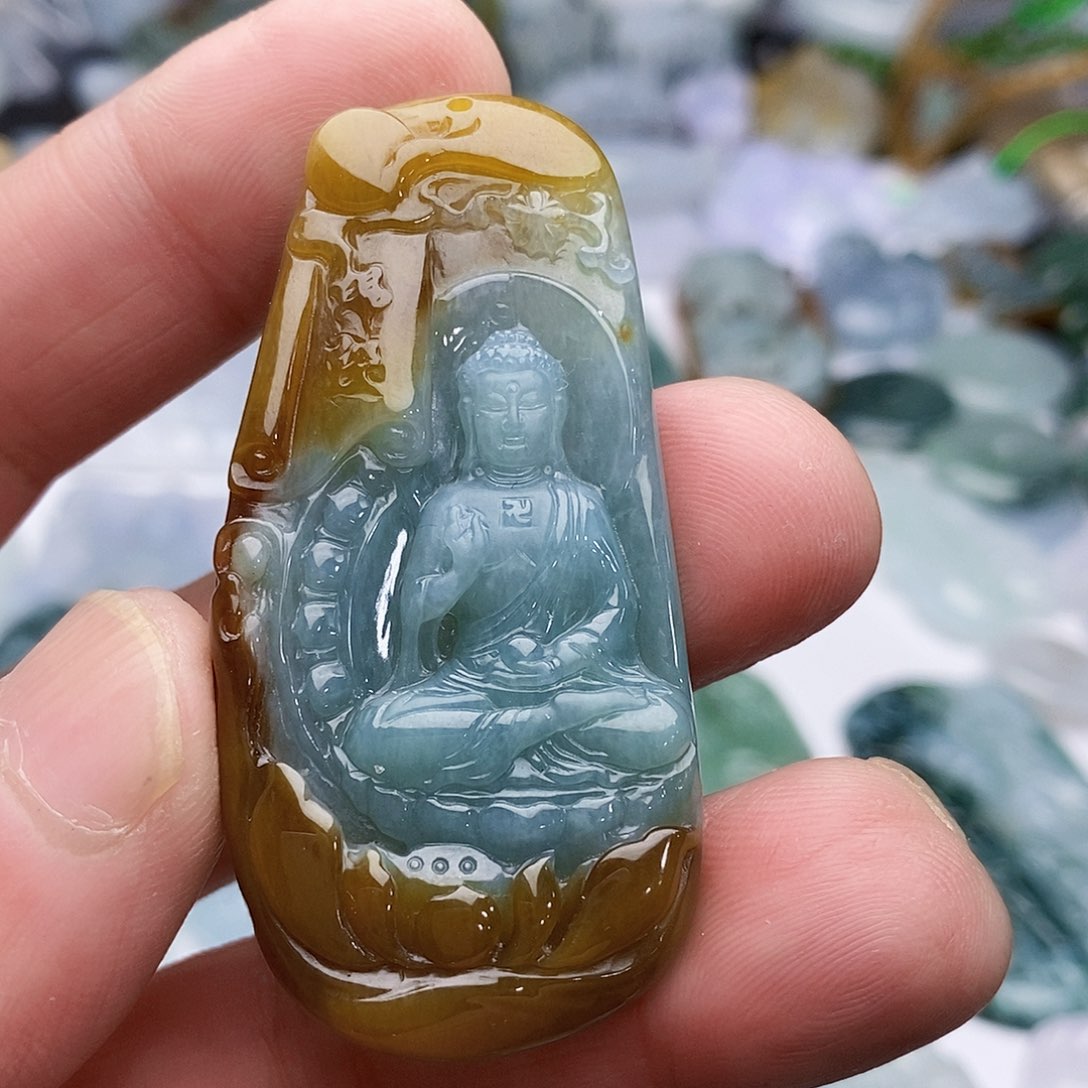 翡翠颈饰未镶嵌佛