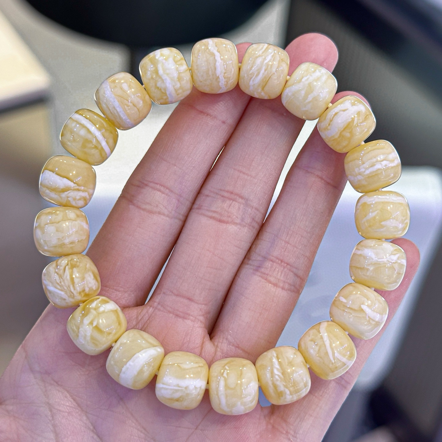 19.07克俄橘底白花蜡一线天老型手串尺寸：11.7*10mm