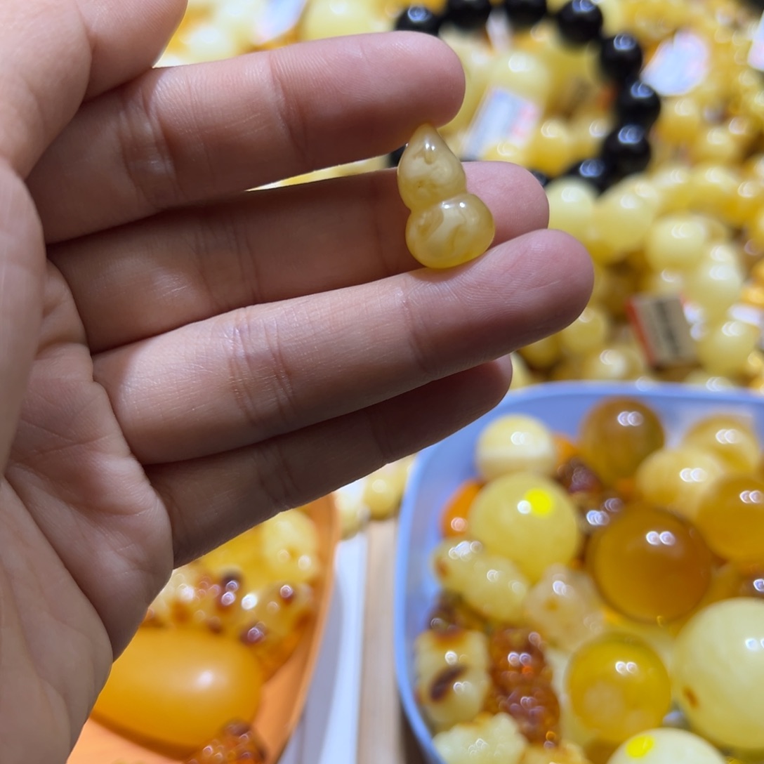 琥珀珠宝奇石未镶嵌