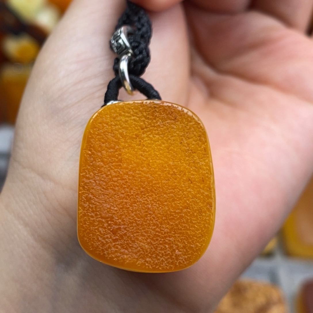 琥珀吊坠(赠链)未镶嵌