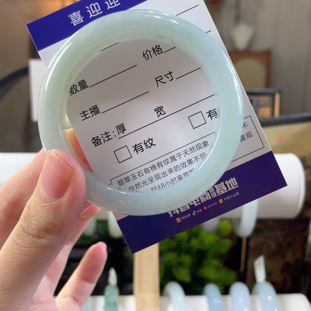翡翠未镶嵌手镯缅甸翡翠7
