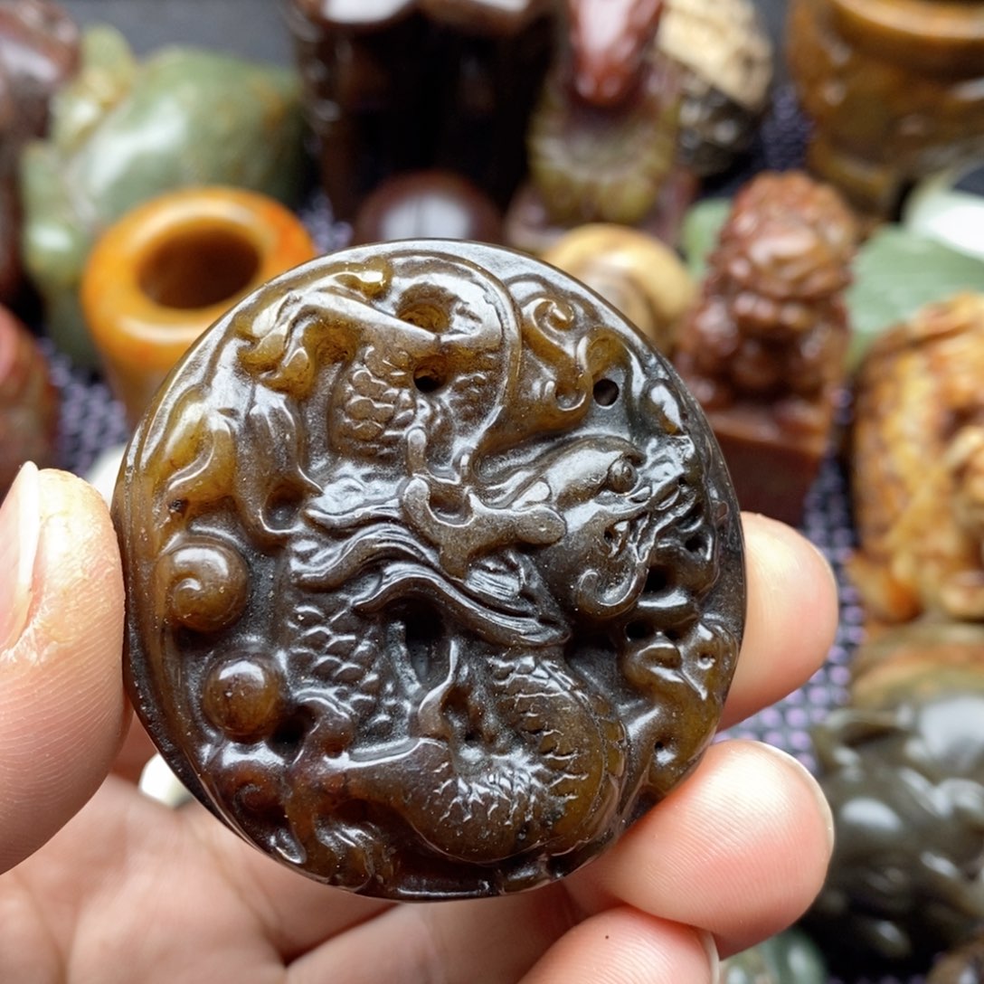 蛇纹石玉未镶嵌颈饰