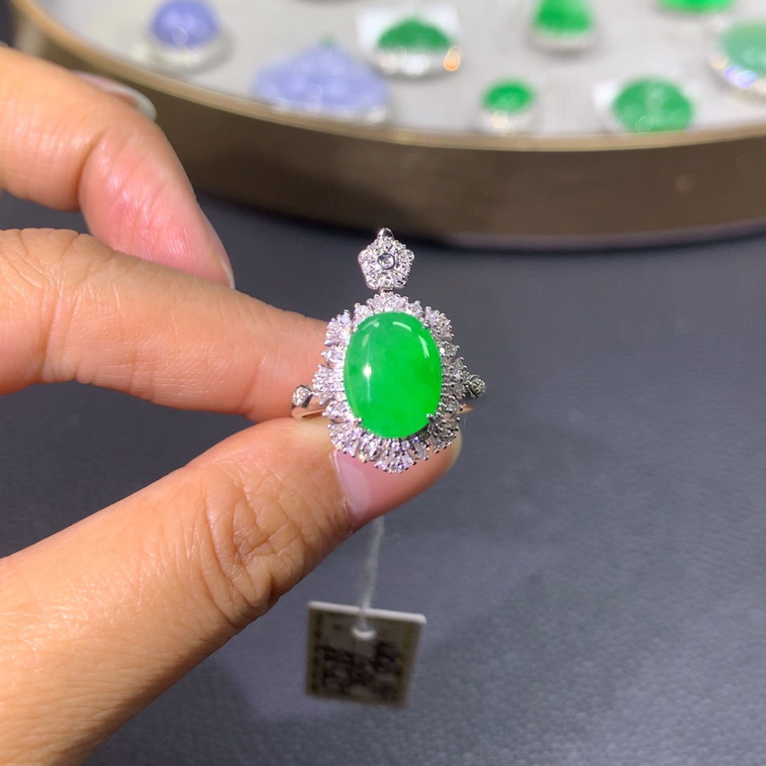 翡翠戒指18K金镶嵌翡翠