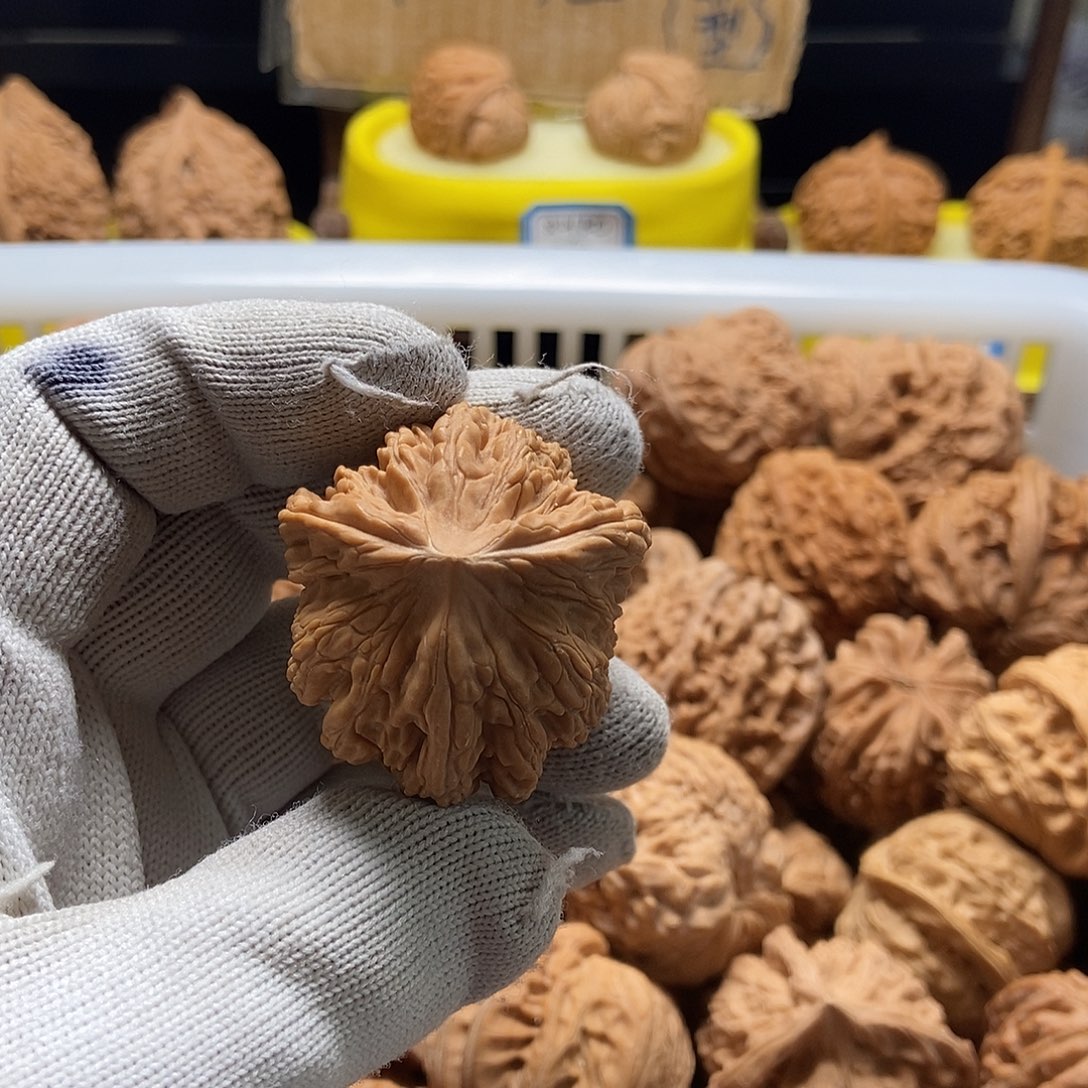 哈***哈文玩核桃吊坠虎头奔