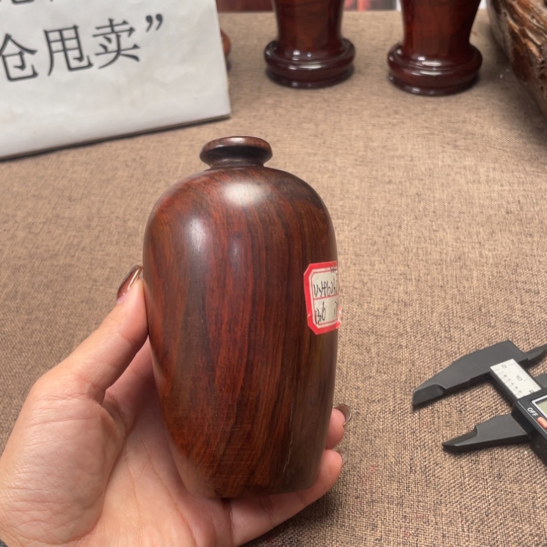 交趾黄檀（大红酸枝）梅瓶
