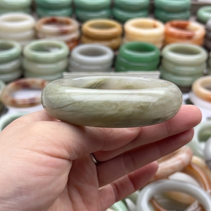 石英质玉手镯未镶嵌