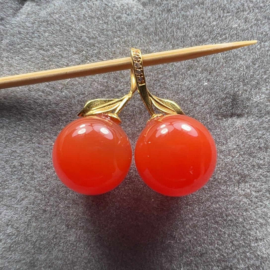 南红玛瑙18K金镶嵌吊坠