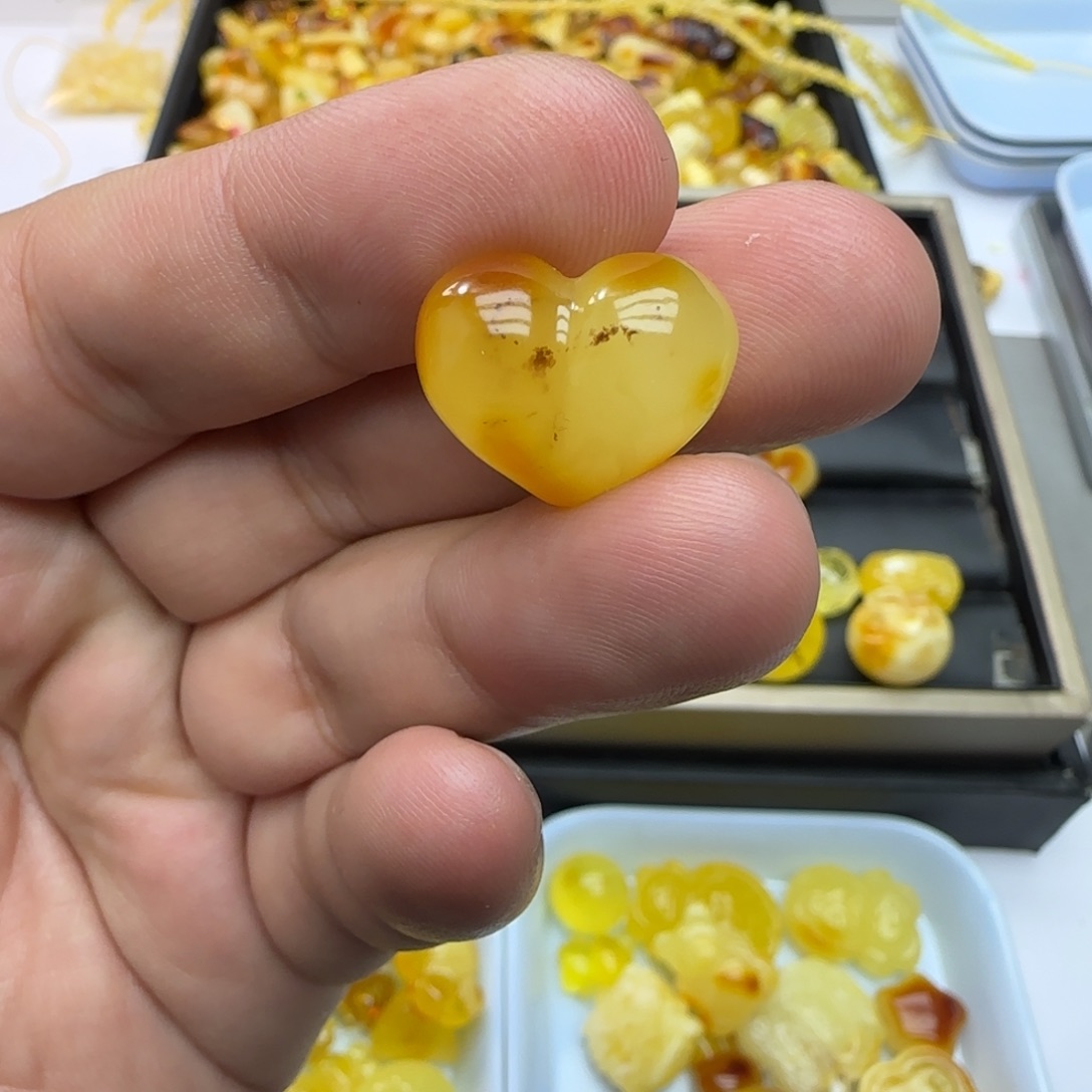 1***9琥珀未镶嵌裸石2.07克