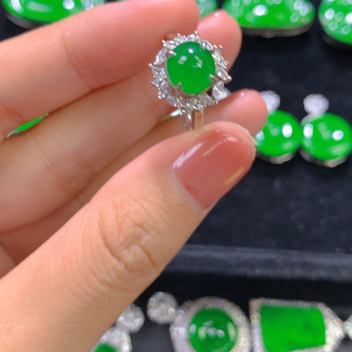 翡翠银S925镶嵌戒指一个