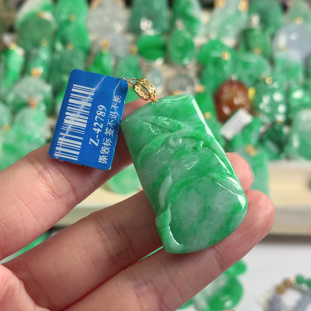 翡翠吊坠(不含链)18K金镶嵌