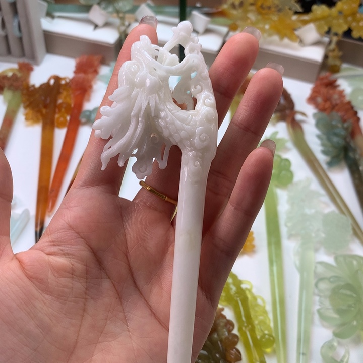 苏***袅未镶嵌蛇纹石玉发饰