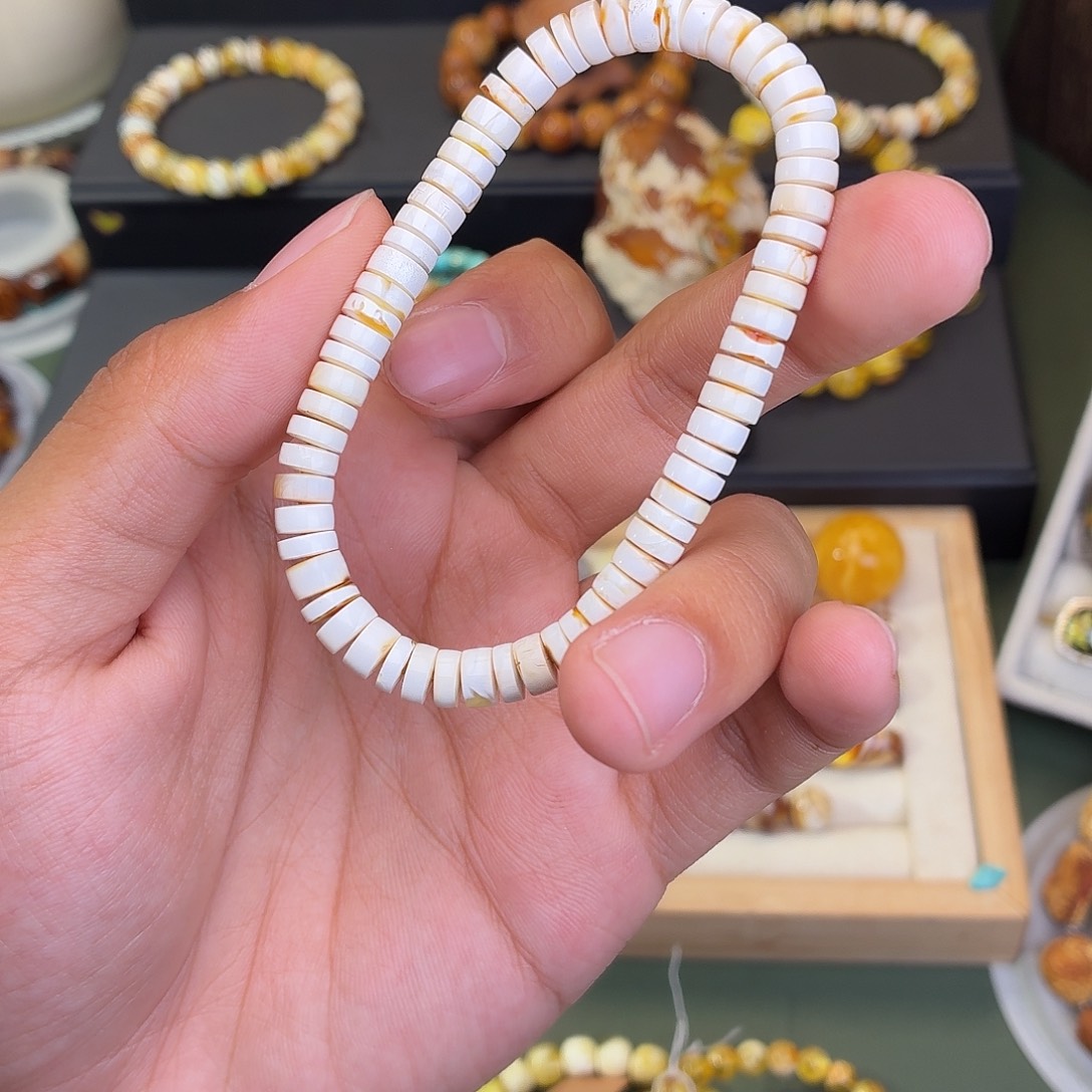 琥珀未镶嵌手链白蜡妖花蜜蜡药片手串，不退不换，尺寸6mm