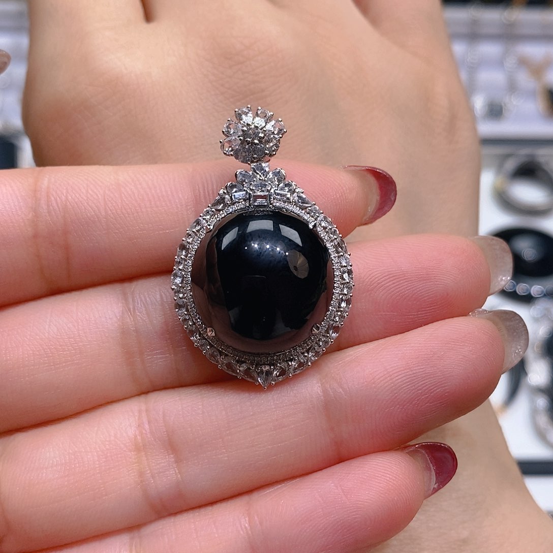 翡翠颈饰18K金镶嵌不***哦