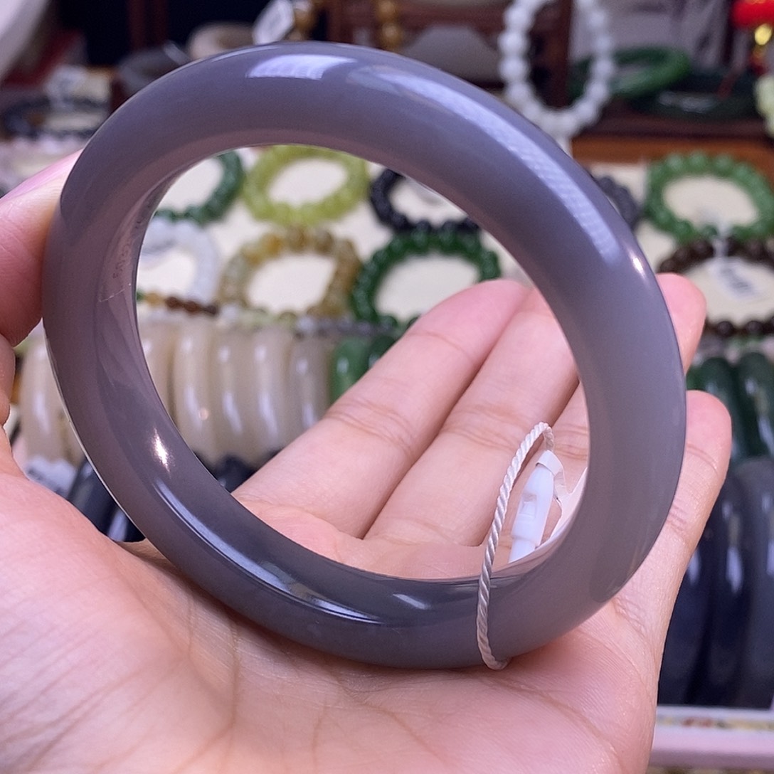 颈饰未镶嵌和田玉毕业级老坑料高冰烟紫渐变手镯58.5