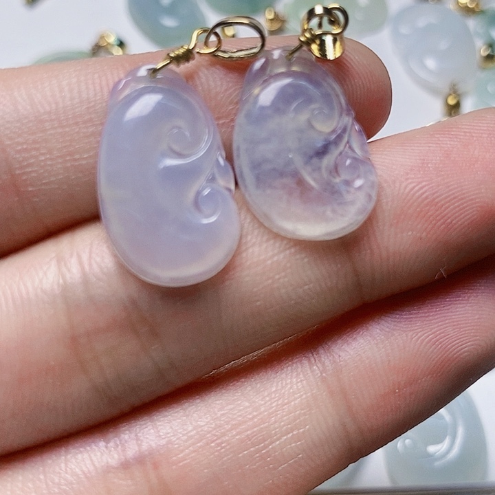 喜***着翡翠未镶嵌颈饰天然A货翡翠