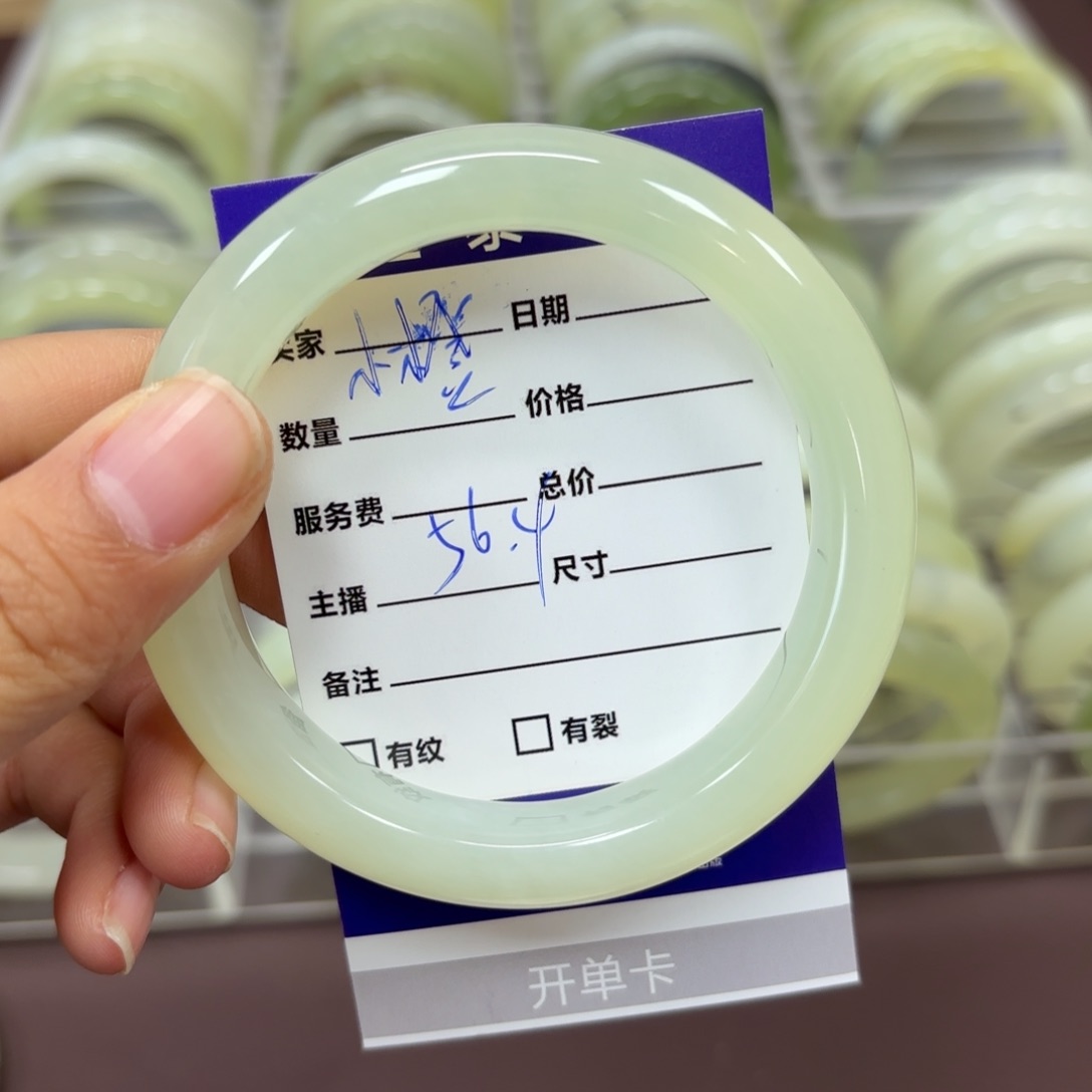 岫玉手镯未镶嵌小**画岫玉手镯