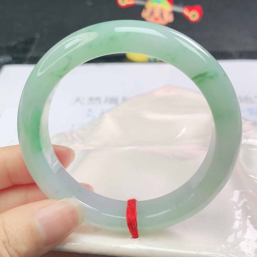 翡翠未镶嵌手镯正