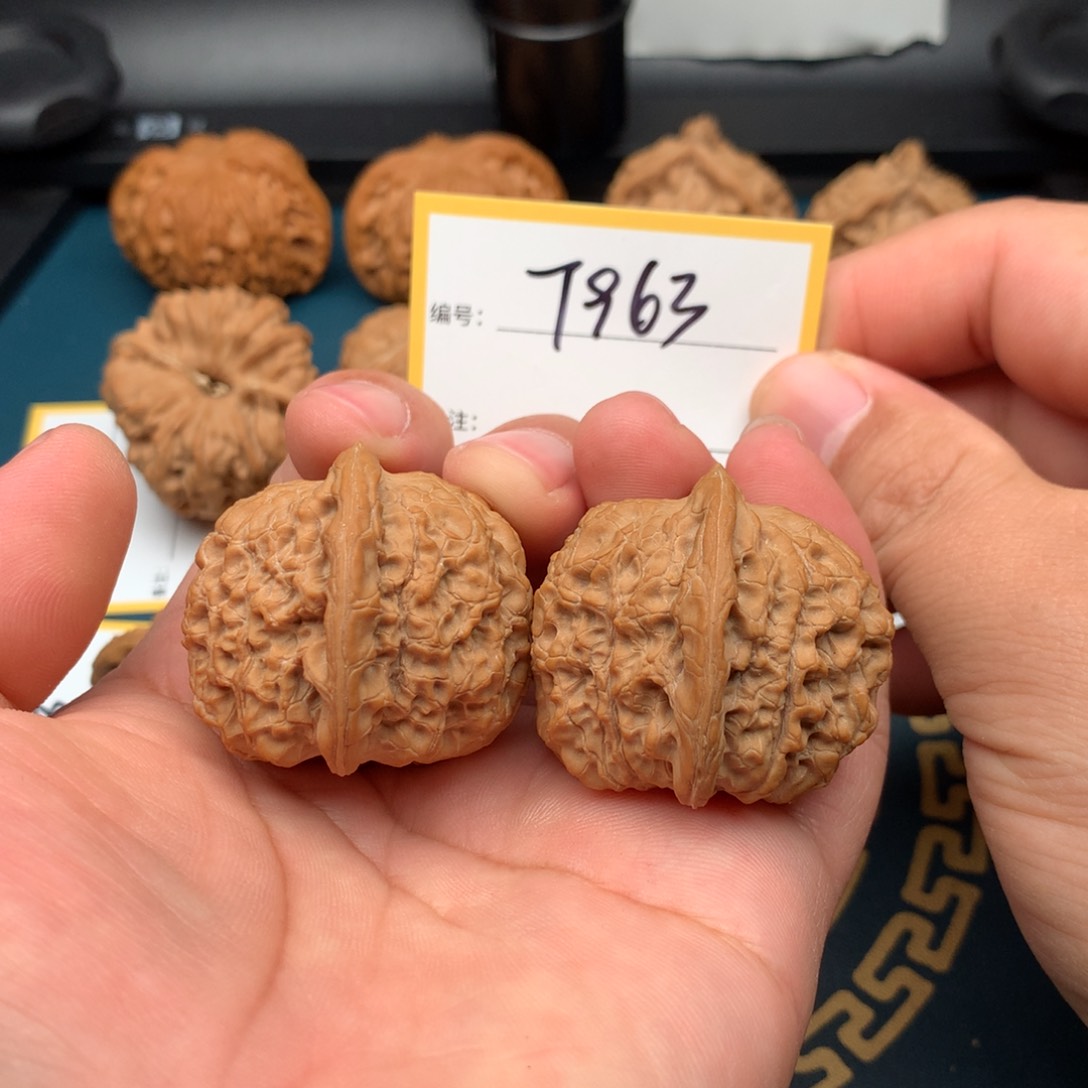 文玩核桃把件39全品血麒麟963