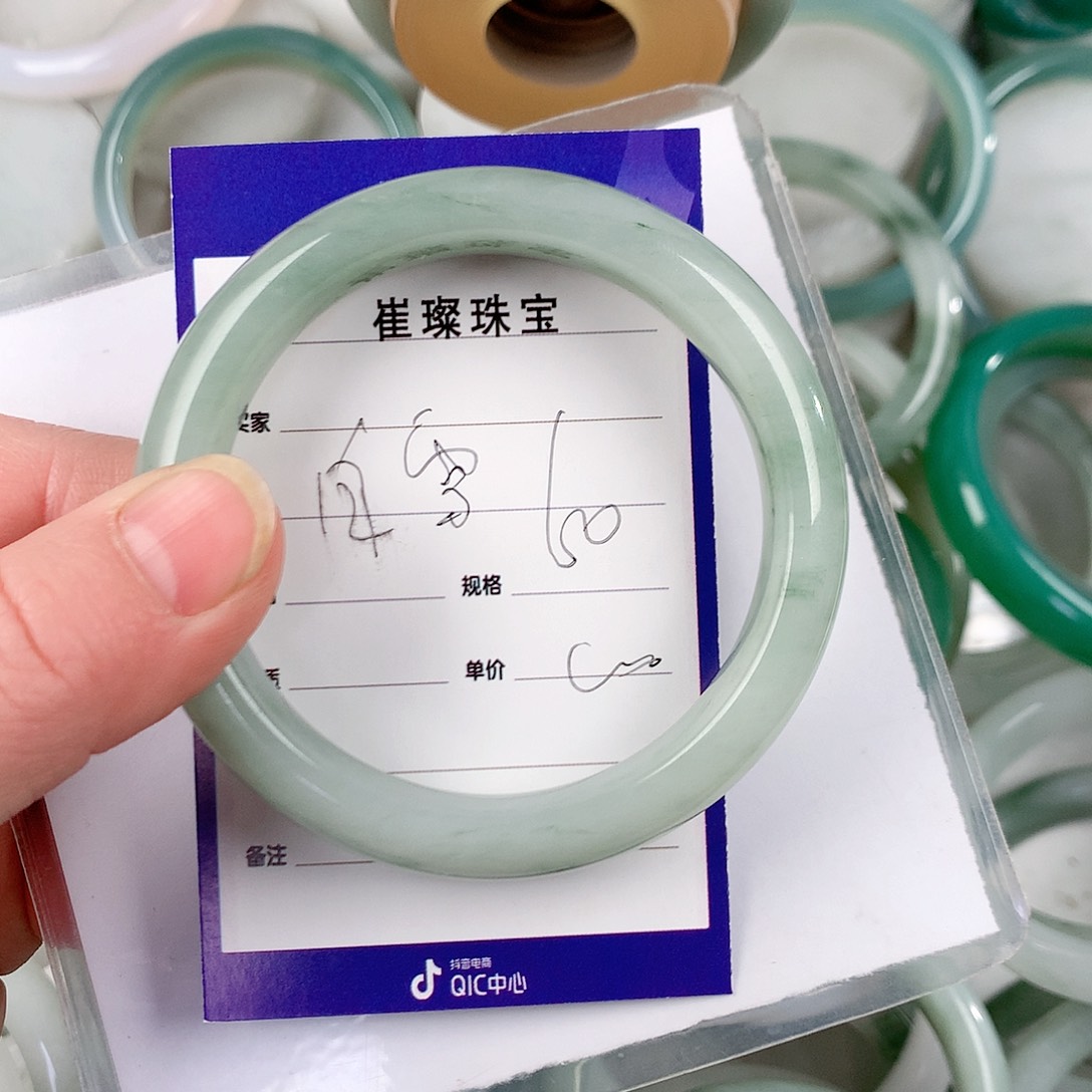 石英质玉手镯未镶嵌白*