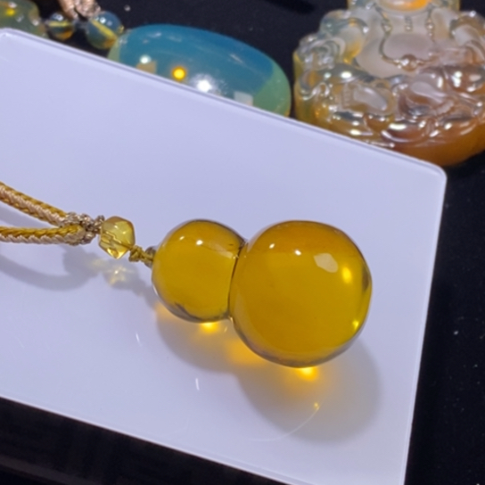 琦***玥琥珀未镶嵌裸石葫芦